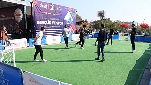 ÜNİVERSİTE ÖĞRENCİLERİ SPORTİF ETKİNLİKTE BULUŞTU