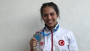 ÜNZİLE SELİN AK DÜNYA İKİNCİSİ OLDU