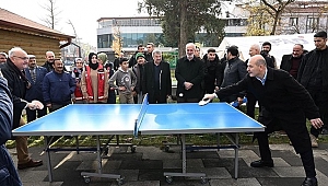 BAKAN SOYLU MASA TENİSİ OYNADI