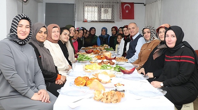 FARUK ÖZLÜ KUR'AN KURSU'NDA KADINLARLA BULUŞTU