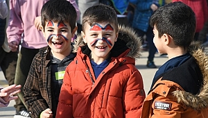 DEPREMİN İZLERİ SİLİNİYOR, NORMALE DÖNÜLÜYOR