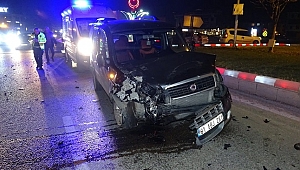 KAVŞAKTA KAZA: 2 YARALI