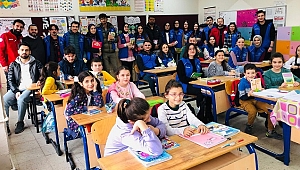 GENÇLİK MERKEZİ'NDEN OKULLARA KİTAP BAĞIŞI