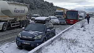 OTOYOLDA ZİNCİRLEME KAZA: 5 YARALI