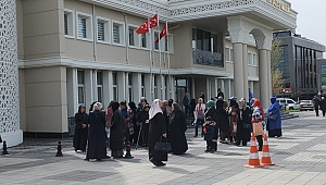 KADINLAR DOĞALGAZ İÇİN VALİLİĞE YÜRÜDÜ