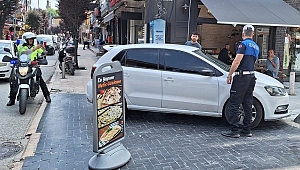 10 LİRA VERMEMEK İÇİN KALDIRIMA PARK EDİYORLAR