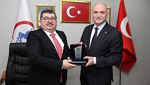 KENT KONSEYİ'NDEN BAŞKAN ÖZLÜ'YE PLAKET
