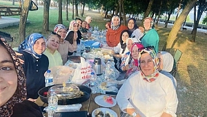 AK KADINLARIN YÖNETİM TOPLANTISI BÖYLE Mİ OLUR?