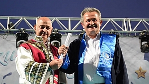 MUSTAFA KOLOĞLU DİPLOMA ALDI, KEP ATTI