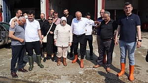 ÖZLÜ VE AK PARTİLİ VEKİLLER ESNAFI YALNIZ BIRAKMADI