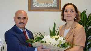 ÜNİVERSİTE BİRİNCİLİK ALDI, ESKİ VE YENİ REKTÖRLER SAHİP ÇIKTI