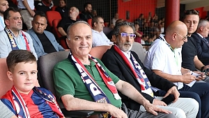BAŞKAN ÖZLÜ’DEN TARAFTARA JEST