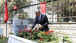 VALİ ASLAN'DAN İLK ZİYARET ŞEHİTLERE