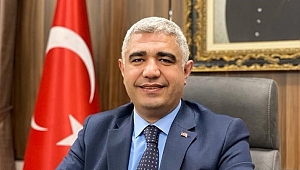 VALİ ASLAN FARKINI GÖSTERDİ.. ÇİÇEK YERİNE BAĞIŞ İSTEDİ
