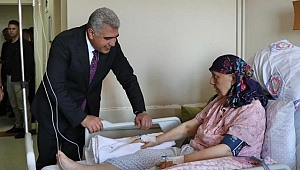 VALİ HASTALARI ZİYARET ETTİ