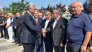 YAKUP DEMİRCAN YENİ VALİ'Yİ TİŞÖRTLE KARŞILADI
