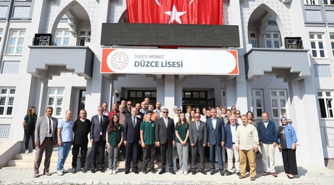 15 TEMMUZ KALKTI, DÜZCE LİSESİ TABELASI KONDU