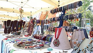 SANAT SOKAĞI'NDA EL EMEĞİ GÖZ NURU ÜRÜNLER SERGİLENİYOR