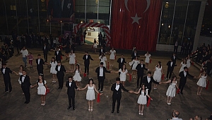 UĞUR OKULLARI'NDAN 100. YILDA MUHTEŞEM KUTLAMA