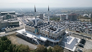 ÜNİVERSİTE CAMİSİ İBADETE AÇILDI