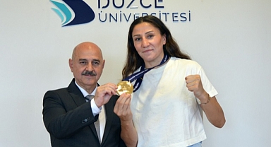 DÜNYA ŞAMPİYONU OLDU