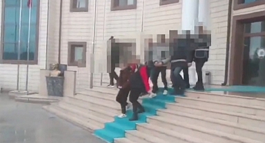 DÜZCE'DE BAŞKALARININ ADINA USULSÜZ GSM HATTI AÇAN 3 KİŞİ YAKALANDI