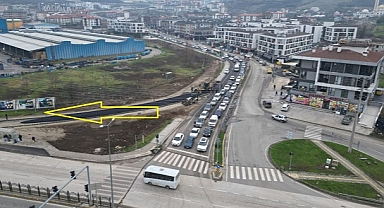 ÜNİVERSİTE KAVŞAĞINDAKİ TRAFİK SORUNU ÇÖZÜLÜYOR
