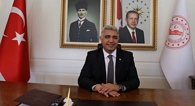 VALİ ASLAN'DAN GAZETECİLERE KUTLAMA
