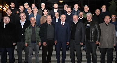 BAŞKAN ÖZLÜ AK PARTİ KURUCULARIYLA BULUŞTU