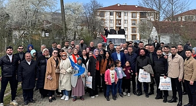 CUMAYERİ'NDE AK PARTİ ADAYI RECEP TUNA VE EKİBİ KAZANMAYA ODAKLANDI