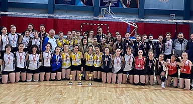 KADINLAR VOLEYBOL MAHALLİ LİGİ SONA ERDİ