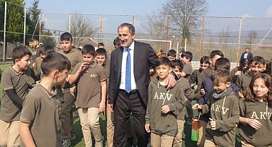 KAYNAŞLI'DA BİROL ŞAHİN'E ÖĞRENCİLERDEN SEVGİ GÖSTERİSİ