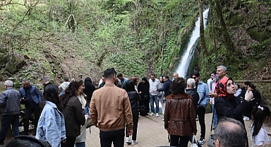 BAYRAMDA SAMANDERE VE AYDINPINAR ŞELALELERiNE AKIN OLDU