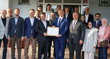 ÇİLİMLİ BELEDİYE BAŞKANI YILDIZ MAZBATASINI ALDI