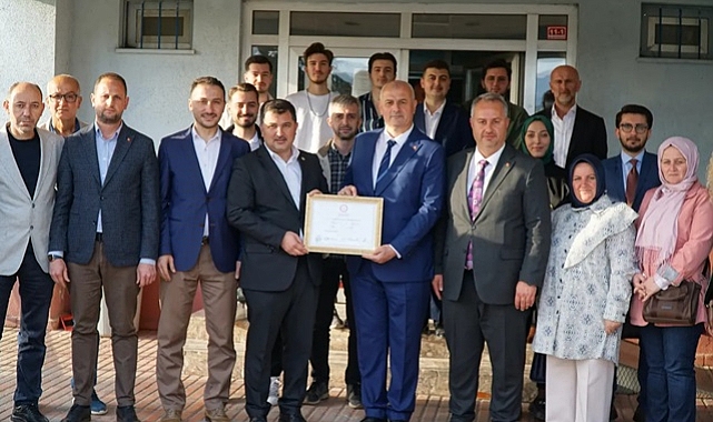 ÇİLİMLİ BELEDİYE BAŞKANI YILDIZ MAZBATASINI ALDI