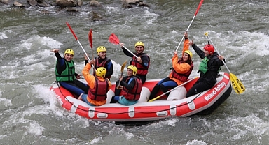 VALi ASLAN iLK KEZ RAFTiNG YAPTI