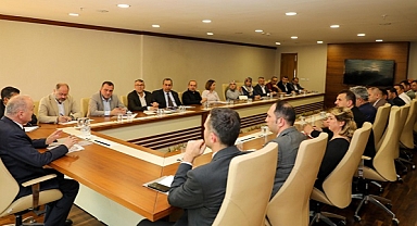 BAŞKAN ÖZLÜ, A TAKIMI İLE BİR ARAYA GELDİ