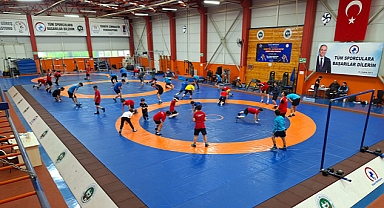 DÜZCE BELEDİYESİ’NDEN SPORA VE SPORCUYA BÜYÜK DESTEK