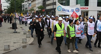 DÜZCE'DE 1 MAYIS BAYRAMI COŞKUYLA KUTLANDI