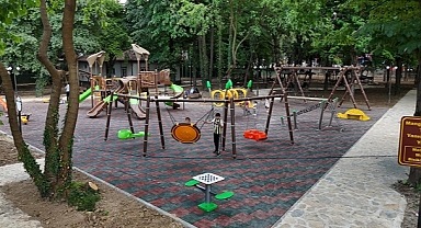 KENT PARKA ÇOCUKLAR İÇİN OYUN PARKI KURULDU