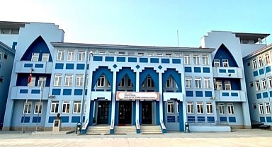 MERDİVENDEN DÜŞEN ÖĞRENCİ YARALANDI