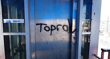 VANDALLAR ÜST GEÇİT ASANSÖRLERİNİ TAHRİP ETTİ