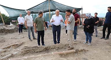 BAŞKAN ÖZLÜ'DEN KAZI EKİBİNE MOTİVASYON ZİYARETİ