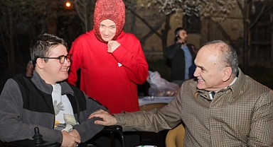 BAŞKAN ÖZLÜ KONURALP'TE MAHALLE İFTARINA KATILDI