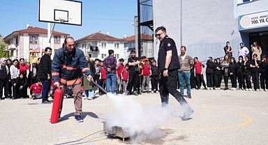 DÜZCE İTFAİYESİ 7 OKULDA EĞİTİM VE TATBİKAT YAPTI