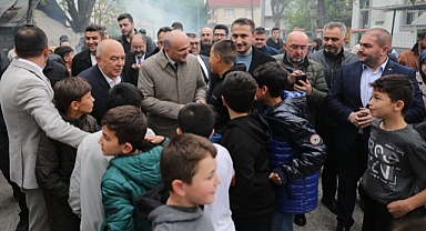 KARACA MAHALLESİNDE BAŞKAN ÖZLÜ'YE COŞKULU KARŞILAMA