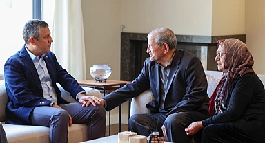 ÖZGÜR ÖZEL İMAMOĞLU'NUN TUTUKLANAN ÖZEL KALEM MÜDÜRÜNÜN GÜMÜŞOVA'DAKİ AİLESİNİ ZİYARET ETTİ.