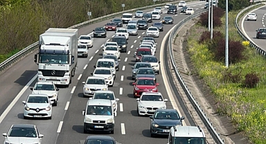 DÜZCE'DEN GEÇEN ANAYOLLARDA BAYRAM DENETİMLERİ SIKLAŞTI