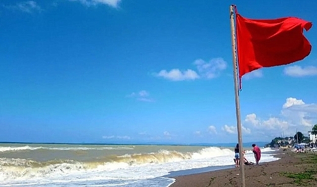 AKÇAKOCA'DA DENİZE GİRMEK YASAKLANDI