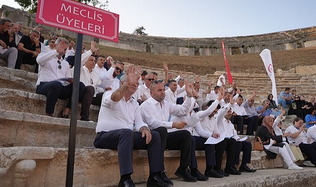 BELEDİYE MECLİSİ ANTİK TİYATRODA TOPLANDI